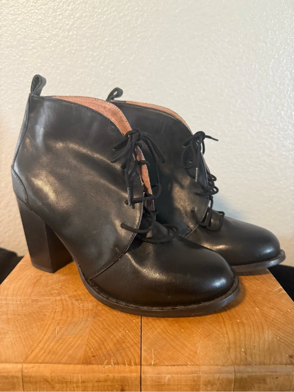 Seychelles Black Leather Lace-Up Ankle Booties